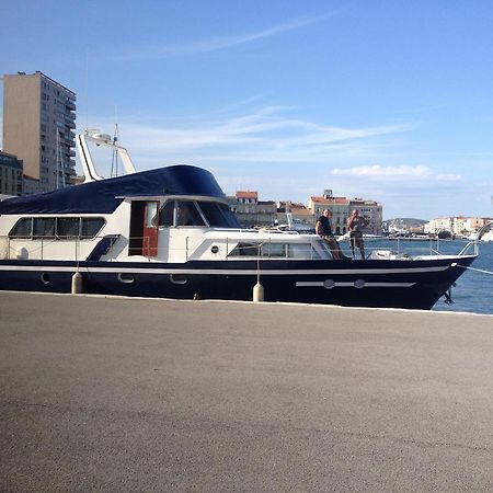 Yacht Bateau Moteur Benetti 19M Sete Exterior photo